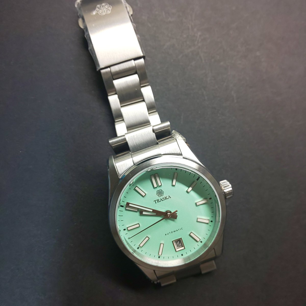 watchid7's tweet photo. トラスカのコミューター(ミントグリーン)、はるばるフロリダ州から届きました。
・流行りのグリーン
・こだわりの36mm、100m防水
・初めての海外マイクロブランド
#TRASKA https://t.co/Yx1xN86n4Z