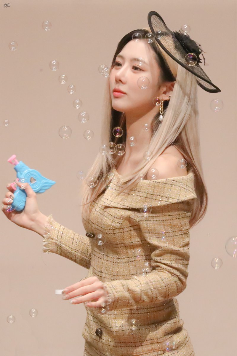 imwithYOOh's tweet photo. 220508 마지막 대면 팬사인

#드림캐쳐 #유현
#Dreamcatcher #YOOHYEON
@hf_dreamcatcher https://t.co/btjPv8t274