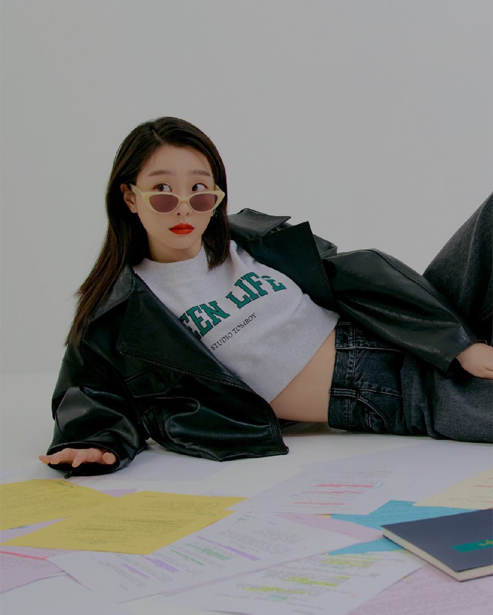 rageoftears's tweet image. — Bitch, I'm a boss.

I'm a bitch and a boss, I'ma shine like gloss.