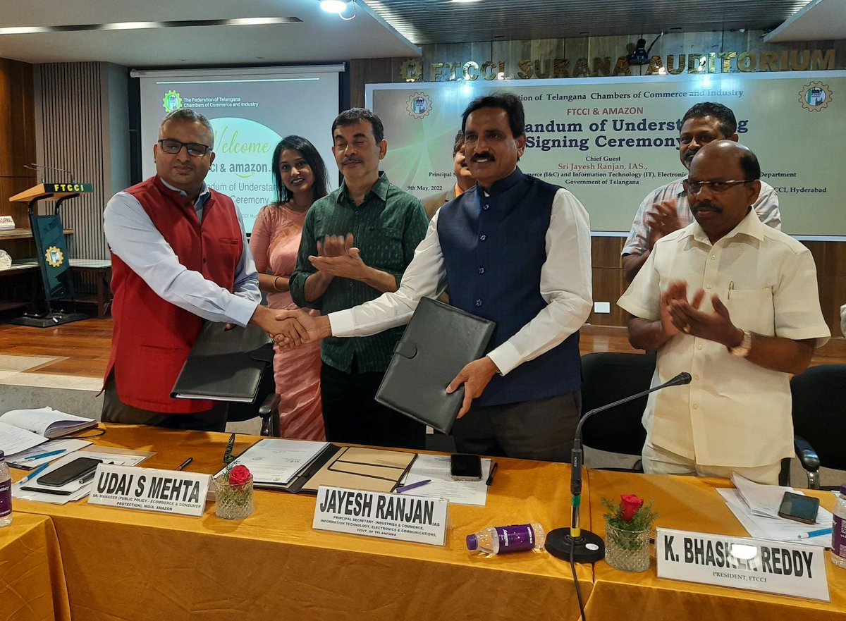 Sri Jayesh Ranjan, IAS Principal Secretary Telangana Govt, Bhasker Reddy President #FTCCI; Udai Mehta, Head PublicPolicy Ecommerce, #AmazonIndia exchanging MoUs to make #MSMEs in #Telangana to switch to e-commerce. First of its kind initiative in India
<a href="/jayesh_ranjan/">Jayesh Ranjan</a> <a href="/udaimehta/">udai mehta</a>