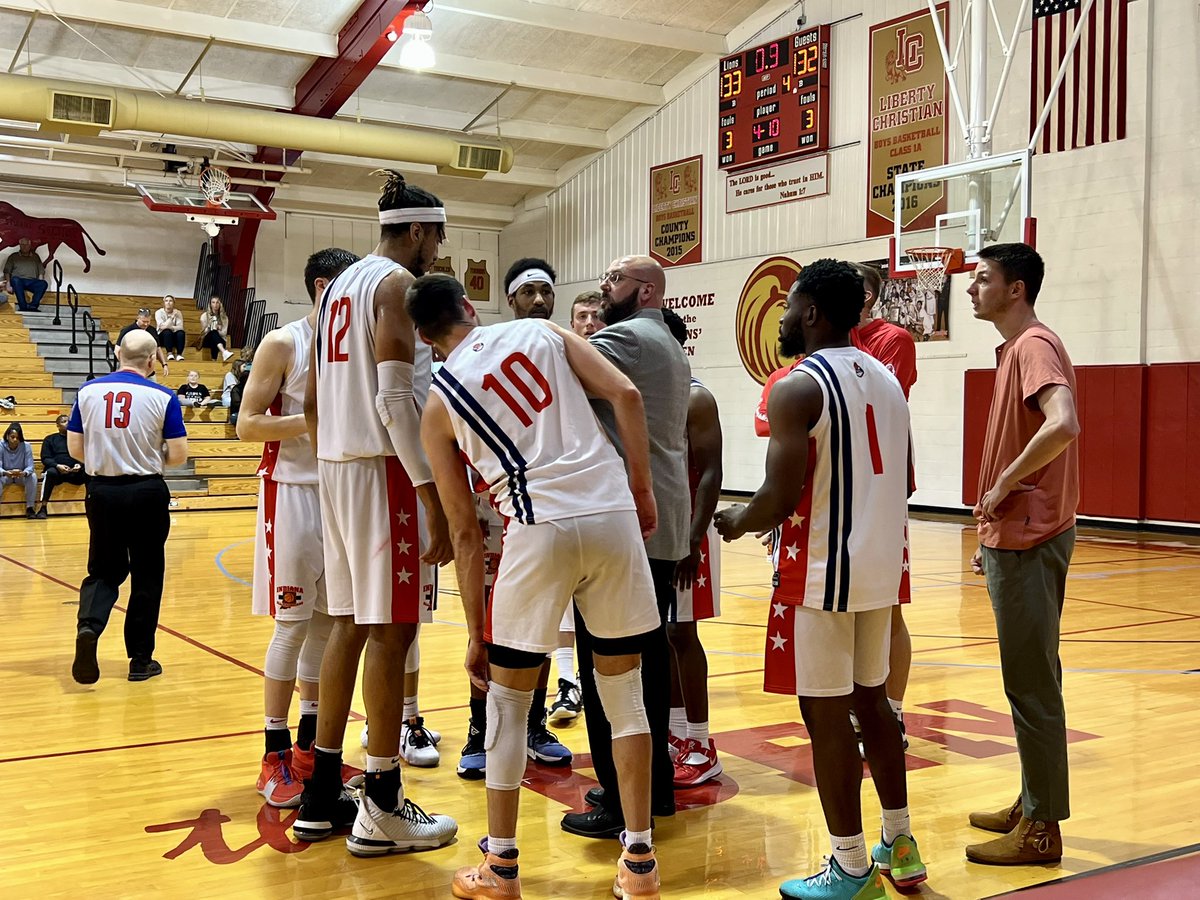 Johnnyb52's tweet photo. I Love this game! The stress, worry, excitement, frustration, &amp; mental tests is all worth it seeing a TEAM come together win or lose. 🏀🏀 https://t.co/u1HXc7MBes