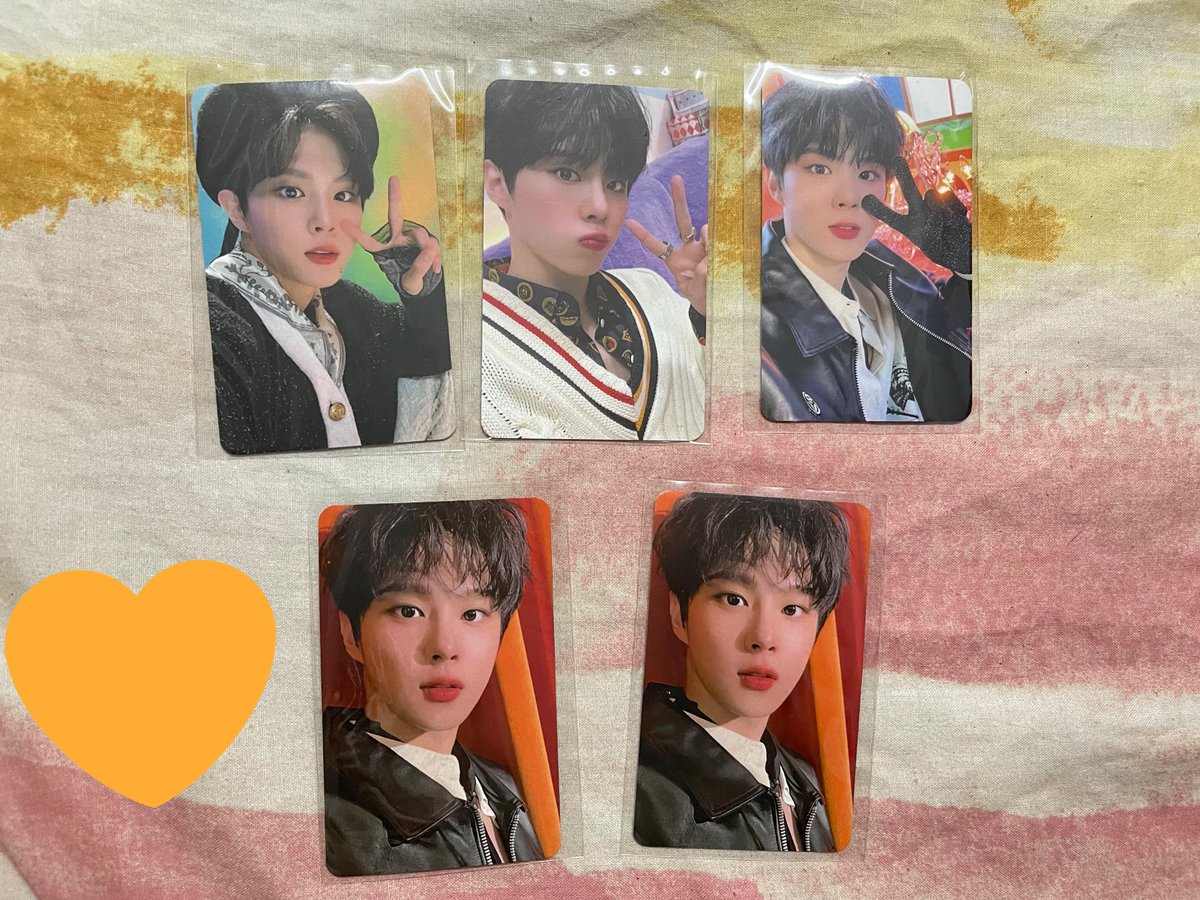 ACKyourservice's tweet photo. 🦊 KIM WOOSEOK REVE POB #ACKonhand 

🧡 Makestar 1 - PHP 1100 / set (5 pcs) ; PHP 250 each
💜 Makestar 2 - PHP 1100 / 3 photomatic and 2 pcs ; PHP 250 photocard or photomatic each
🧡 Hellolive 1 - PHP 380 each 

DM IF BUYING 🙇🏻‍♀️ https://t.co/kynDo4Fihh