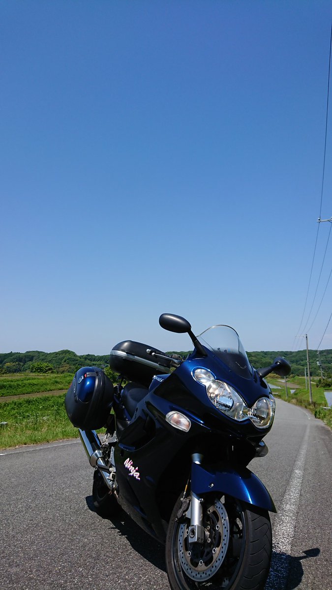 camp_bear8's tweet photo. ライダー版自己紹介

名：シロクマライダー/焼肉ライダー
年：たぶん年上
性：男
住：兵庫南部
車：ZZR1200とGN125_2F
言：ロングでも通勤でも無事な帰宅

#バイク乗りとして軽く自己紹介 
#バイク乗りと繋がりたい 
#バイク好きと繋がりたい
#ZZR1200 #GN125 #GN125_2F 
#ライダーあるある https://t.co/t4BivawIBO