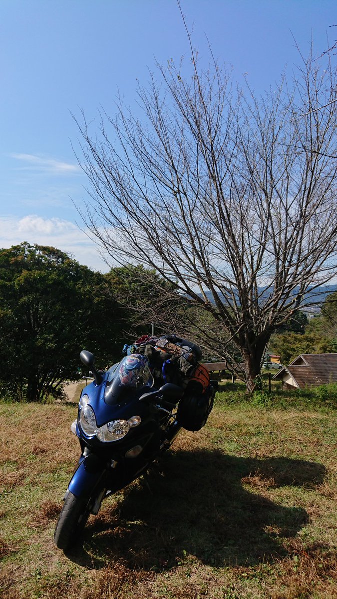 camp_bear8's tweet photo. ライダー版自己紹介

名：シロクマライダー/焼肉ライダー
年：たぶん年上
性：男
住：兵庫南部
車：ZZR1200とGN125_2F
言：ロングでも通勤でも無事な帰宅

#バイク乗りとして軽く自己紹介 
#バイク乗りと繋がりたい 
#バイク好きと繋がりたい
#ZZR1200 #GN125 #GN125_2F 
#ライダーあるある https://t.co/t4BivawIBO