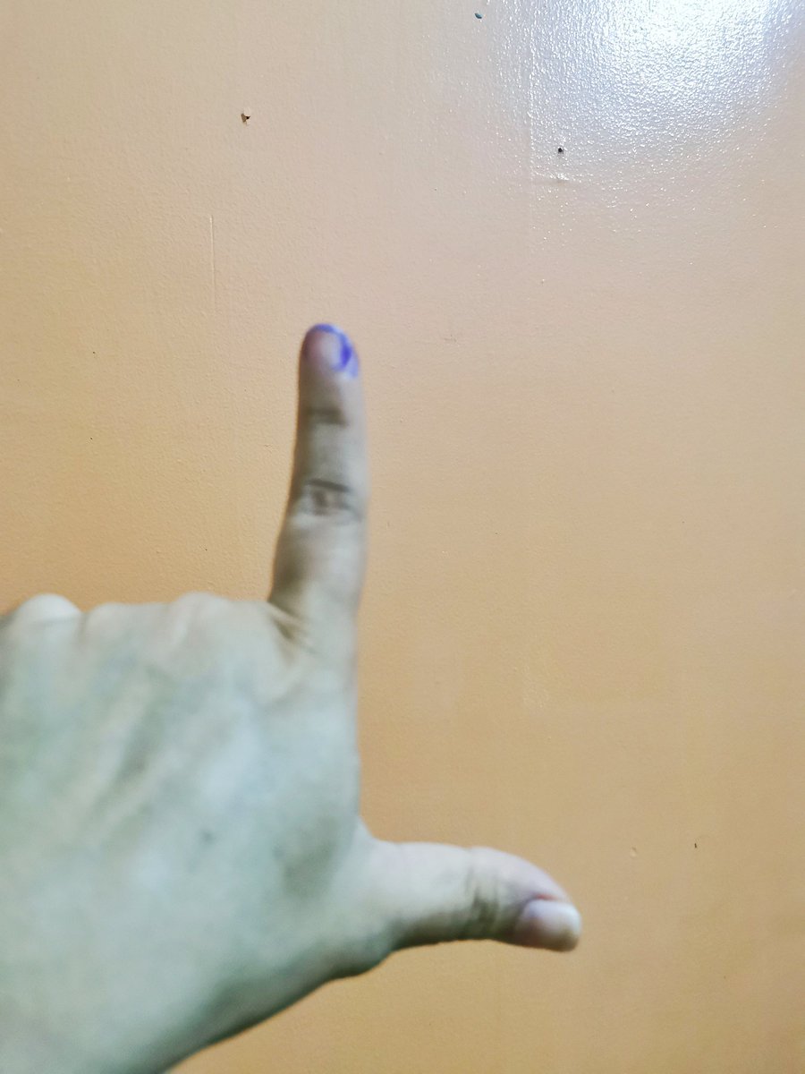 momiberlin's tweet photo. Nakikiisa kami sa panawagan sa COMELEC na i-extend ang voting hours sa gitna ng malawakang pagpalya ng mga Vote-Counting Machines! 
Pilipino, karapatan mong marinig ang tinig mo. Ipagtanggol ang boto mo.
#ExtendVotingHoursPH #Halalan2022 #LeniRobredoForPresident https://t.co/bwyOgdSYuS