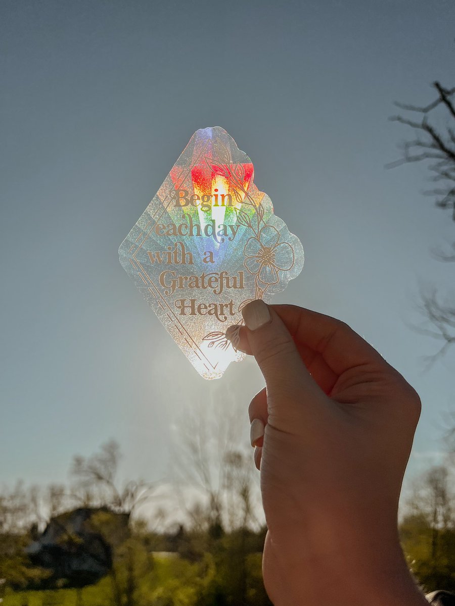Everyday I try to start my day thinking of 3 things I am grateful for. 

This SunCatcher is a reminder to me each morning!

Today’s top 3 are:
•the sunshine
•you guys
•the opportunities I have been given, which I plan to announce this week!☺️