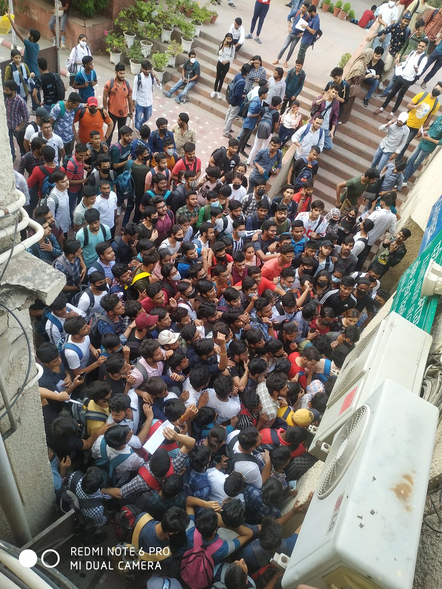 rahuljha_05's tweet photo. So, here we are ready for the offline examination of delhi university.... 
Hope, our official authorities are also prepared. 
But
Pictures shows something else.. 
#delhiuniversity https://t.co/tPLaF1y6rj