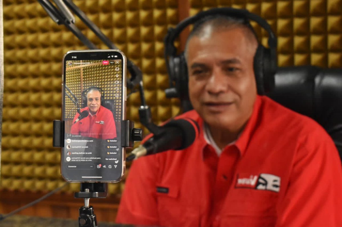 amarcanopsuv's tweet photo. Iniciamos la semana junto a nuestro hermano Obrero Ministro @min_joserivero con quien tenemos agenda de fortalecimiento del Gobierno Popular de la Clase Obrera y las orientaciones del presidente @NicolasMaduro sobre el papel protagónico de los CPTT para la producción de la Patria https://t.co/35kLrPrxrS