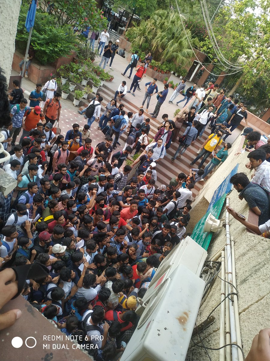 rahuljha_05's tweet photo. So, here we are ready for the offline examination of delhi university.... 
Hope, our official authorities are also prepared. 
But
Pictures shows something else.. 
#delhiuniversity https://t.co/tPLaF1y6rj