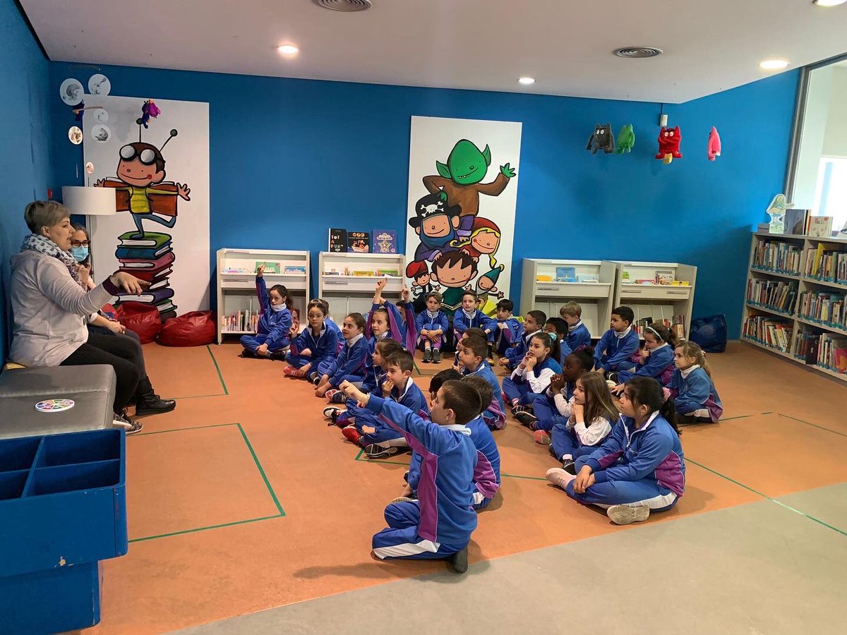 manyanetblanes's tweet photo. Visita a la @biblioblanes Moltes gràcies! 🤗 Ens va agradar molt! #1rEP i #2nEP #josocmanyanet #blanes #biblioteca https://t.co/zg8i8PQSCa