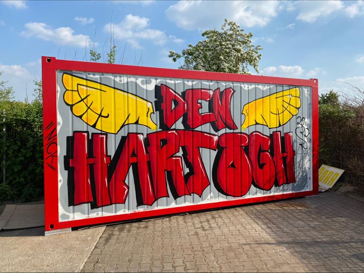 Den_Hartogh_'s tweet photo. We <3 out of the box (or in this case 'on' the box). What do you think of this artwork? Made by our German intern Nick. #denhartogh #denhartoghart #graffiti #artcontainer #initiative #funinbusiness https://t.co/W1s3RZTAeA