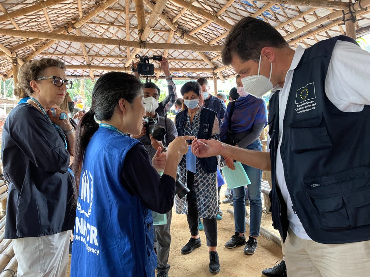 UNHCR_BGD's tweet photo. Thank you #Europe for standing with #Rohingya #refugees 🇪🇺🇧🇩 @Refugees and the @EU_Commission are partnering worldwide together each and every day to better protect forcibly displaced people 🤝

#EuropeDay https://t.co/Lst7MBSC3W