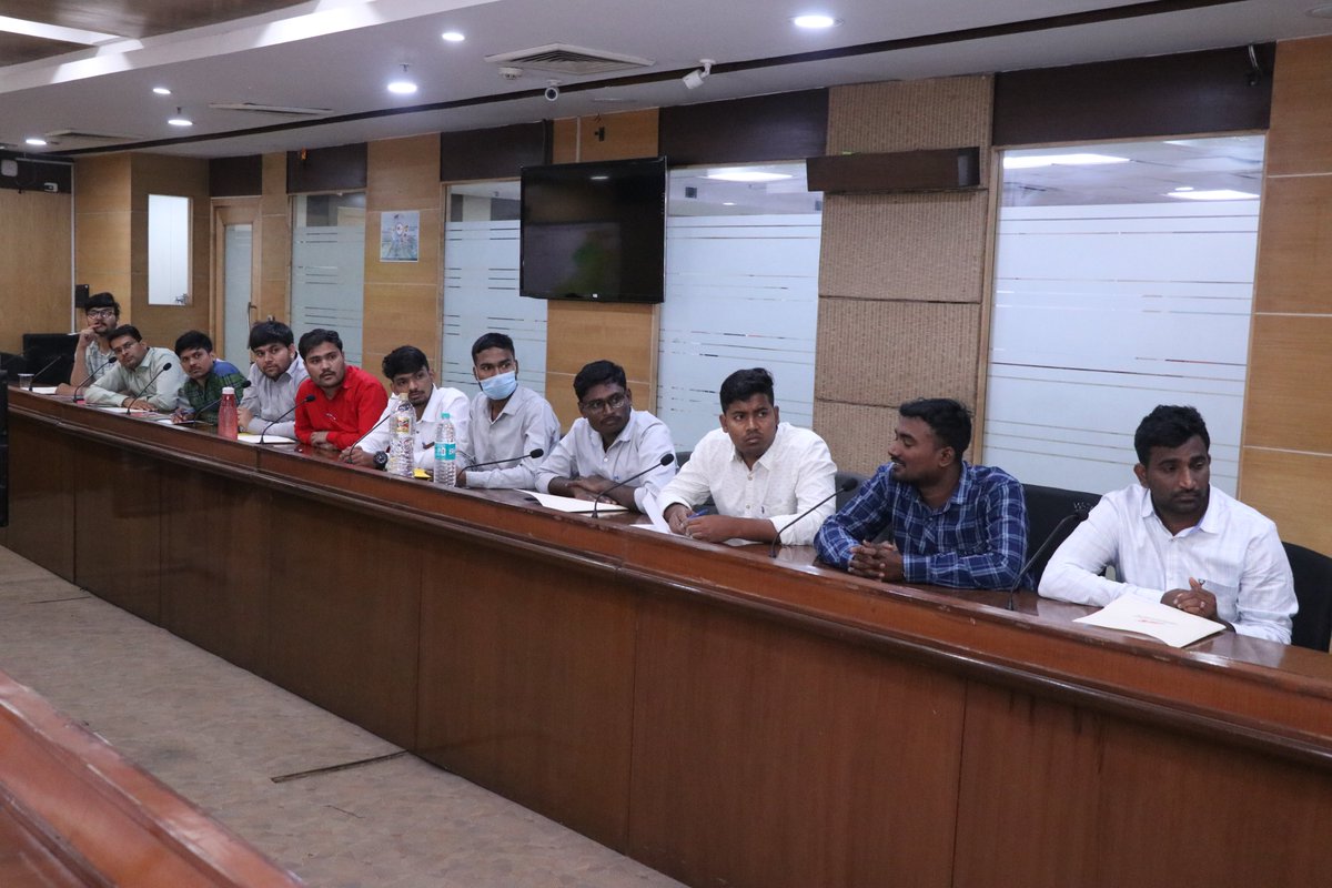 dfccil_india's tweet photo. Sh Ravindra Kumar Jain, MD @dfccil_india addressed the first group of 23 #Executive (#Civil) joinees who have been freshly recruited. He spoke about owning responsibility, integrity and hard work to the joinees who will proceed to #IRICEN #Pune for the next leg of their training. https://t.co/ImntluYLyy