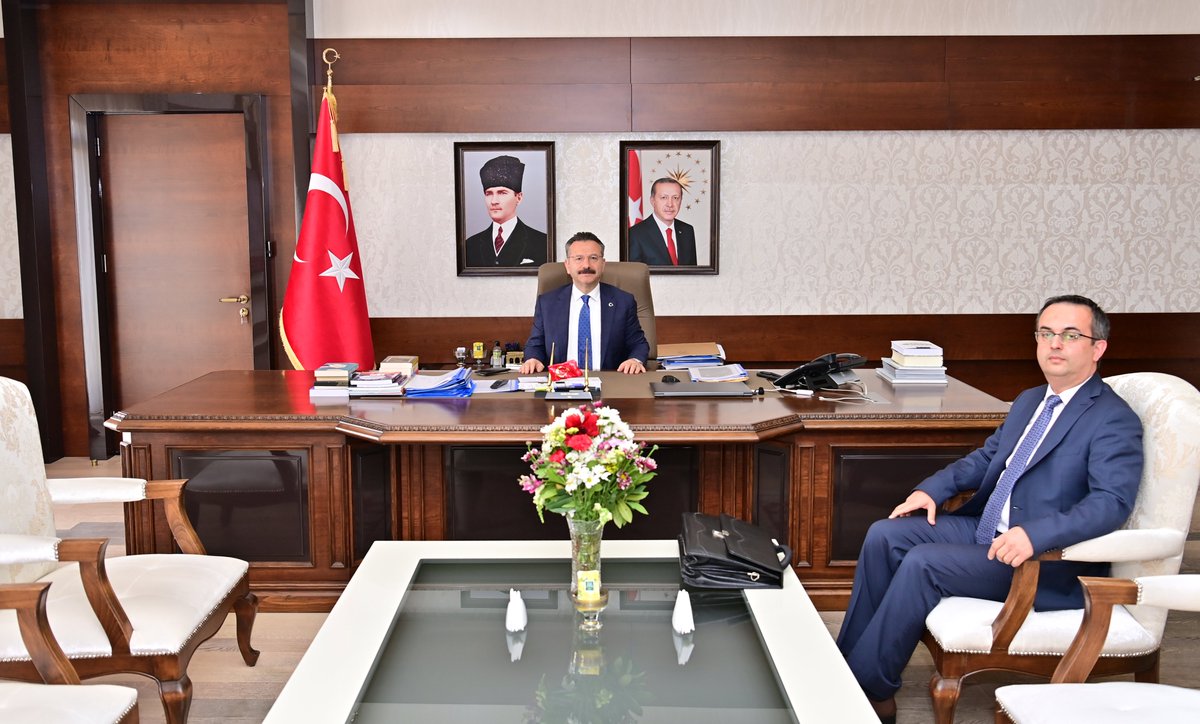 AydinValiligi's tweet photo. Mülkiye Müfettişi Nevzat Karkacı, Valimiz Sayın Hüseyin Aksoy’u ziyaret etti. https://t.co/ZxR6COpikY