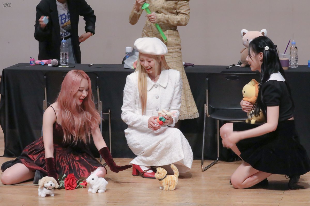 imwithYOOh's tweet photo. 220508 마지막 대면 팬사인

드림캐쳐 초등학교 🏫👧🏻🐥🐰🐱

#드림캐쳐 #지유 #수아 #한동
#Dreamcatcher #JIU #SUA #HANDONG
@hf_dreamcatcher https://t.co/mSsrVv8a3H
