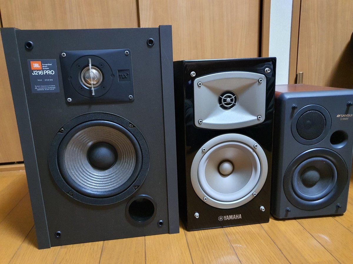 cat308sw's tweet photo. 今更ながら、中古でJBLの216proを買ってしまった。。が。
思ったより大きかったかな。。。
ヤマハB330が小さく見える
#オーディオ #スピーカー #JBL #216pro #サンスイ #B330 https://t.co/y9qp89d7Pf