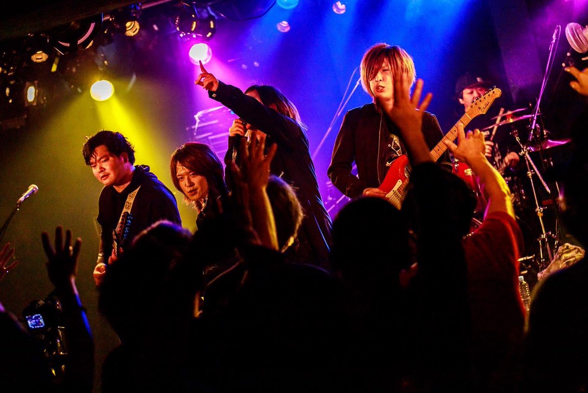 U_P_S_OFFICIAL's tweet photo. 【CDジャケット公開！】【5/21 追加情報】

5/21 Release U.P.S LAST SINGLE
[Star gazer]
♪Star gazer  ♪Color 2曲収録💿
￥1,200
※その他物販とのご購入で200円引き

当日会場限定！！
U.P.S × Noble rebelコラボチェキ📷
￥2,500

是非会場にてGetしてください🪐
🎫 https://t.co/urLqk2Y0aT https://t.co/6SJqiJ9u1N