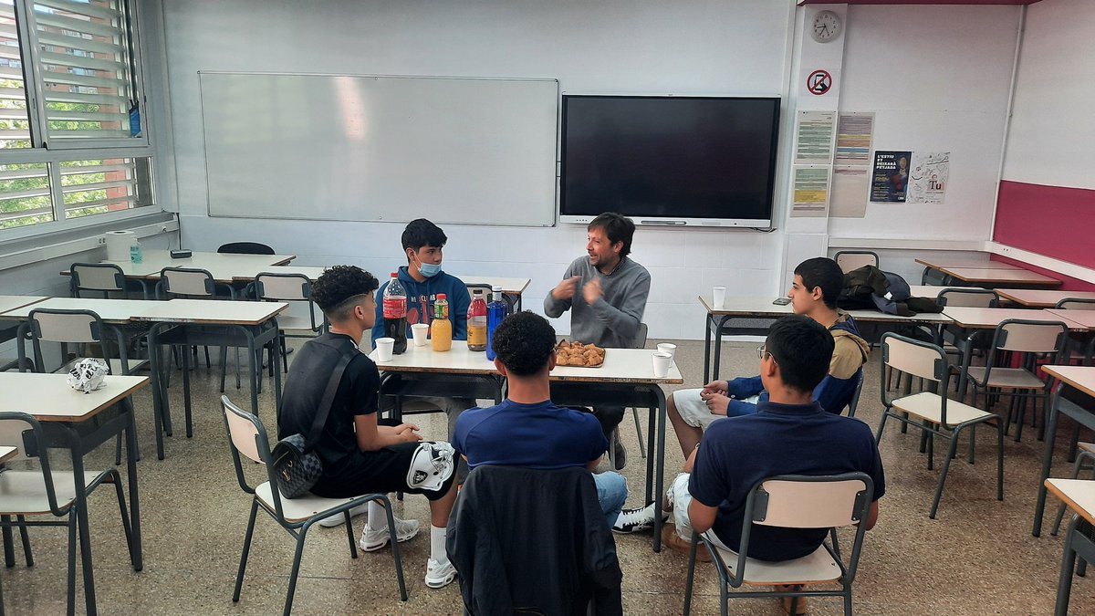 HistoriesdVida's tweet photo. Alumnat de #pfiCAT @JesuitesEdu del Clot participant a la 1a trobada amb el voluntariat d'Històries de Vida.

Gran experiència que, com sempre, va saber a poc, i ja amb vistes a la retrobada!

@pfi_edu @educaciocat @catFPx https://t.co/R7A1OymH90