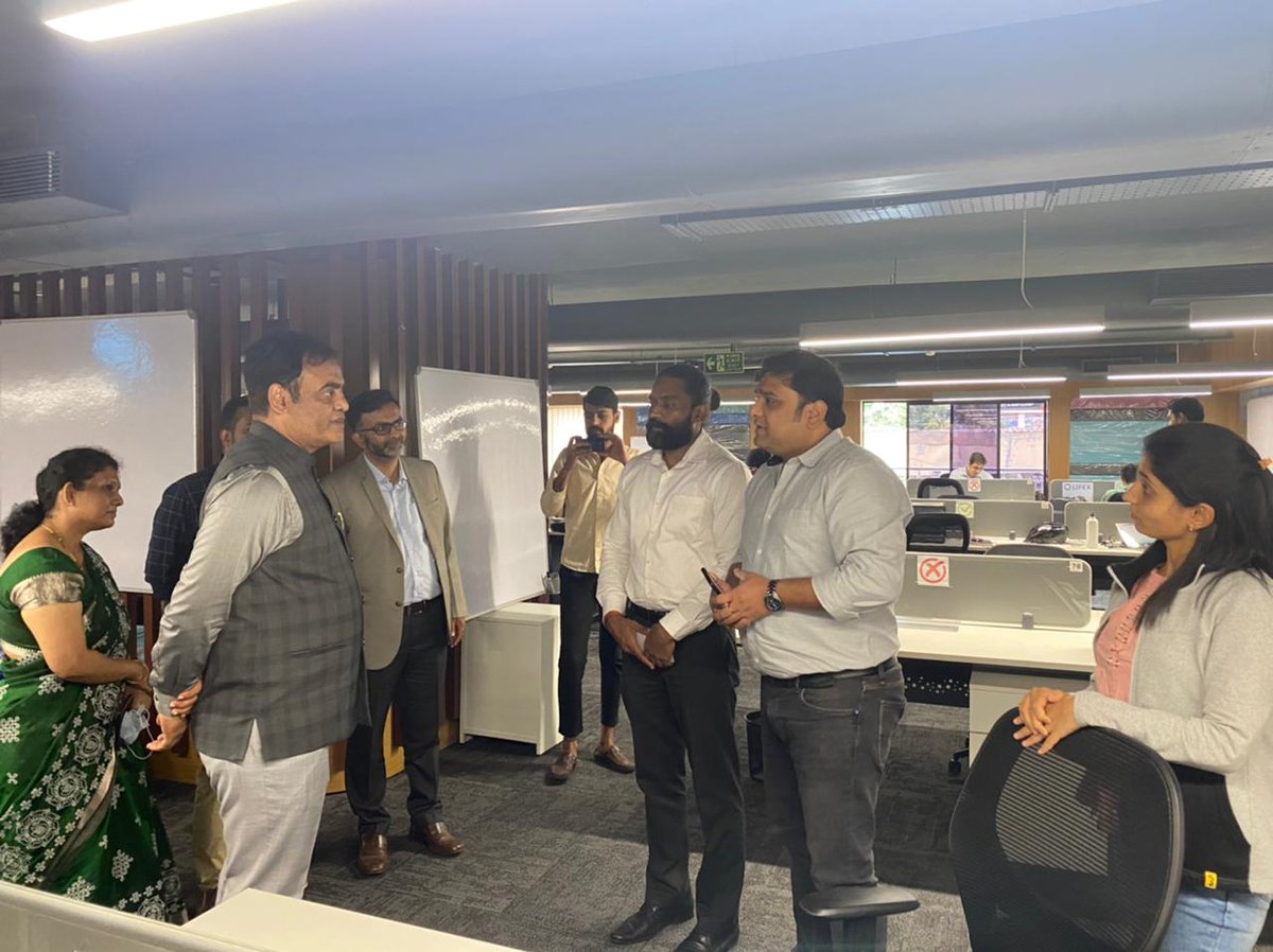 Ktech_Hub's tweet photo. Today, @drashwathcn, Hon’ble Minister of Higher Education visited the Ktech Innovation Hub, powered by @nasscom. He interacted with Startups, motivated them &amp; heard their product pitches during the visit. He appreciated NASSCOM's efforts to grow the startup ecosystem in Karnataka https://t.co/noi7fUSevA