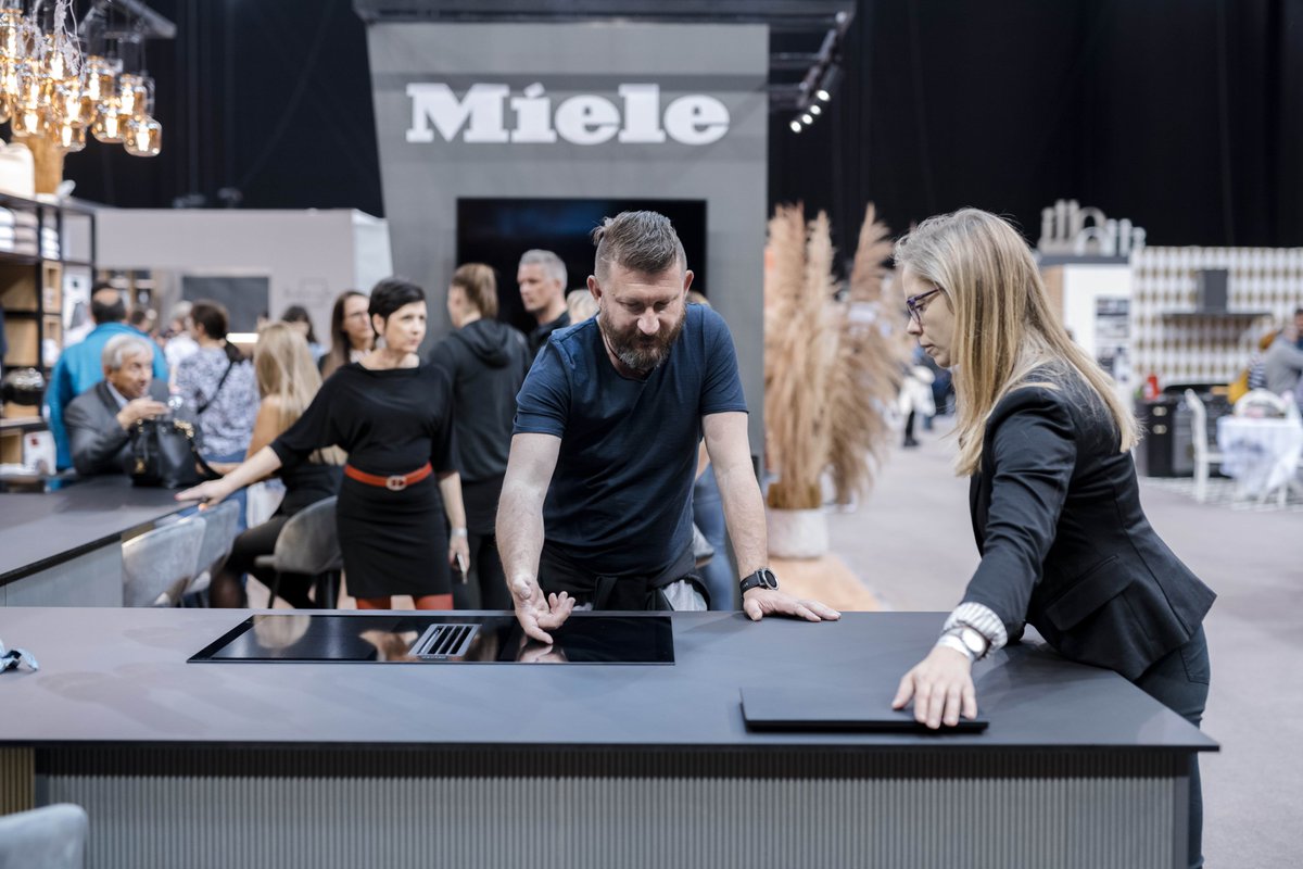 Kronospan's tweet photo. #Kronodesign boards and #SlimLineworktops, alongside Rocko #SPCflooring, received significant attention during the #KitchenShow in Budapest. Alongside Miele's premium appliances, our stunning surfaces were incorporated into the design of a sleek stand.
#Kronospan #KitchenDesign https://t.co/HzfvRKb1R5