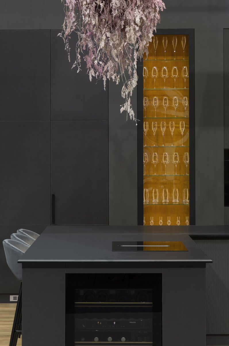 Kronospan's tweet photo. #Kronodesign boards and #SlimLineworktops, alongside Rocko #SPCflooring, received significant attention during the #KitchenShow in Budapest. Alongside Miele's premium appliances, our stunning surfaces were incorporated into the design of a sleek stand.
#Kronospan #KitchenDesign https://t.co/HzfvRKb1R5