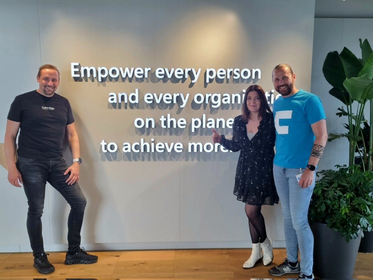 ExpertsInside's tweet photo. Happy Monday from the @microsoft_ch office at #TheCircle in Zurich. Who else is here around? 😁
@sharepointszu @IsidoraKatanic @StaeheliRaphael #ExpertsInside #XIGEN https://t.co/QuZLiHju9A