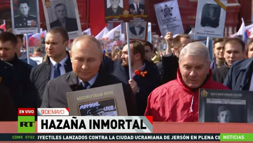 NicaSoberana's tweet photo. Presidente Vladímir Putin participa en la marcha del Regimiento Inmortal en Moscú. https://t.co/sVPm8ezxiy