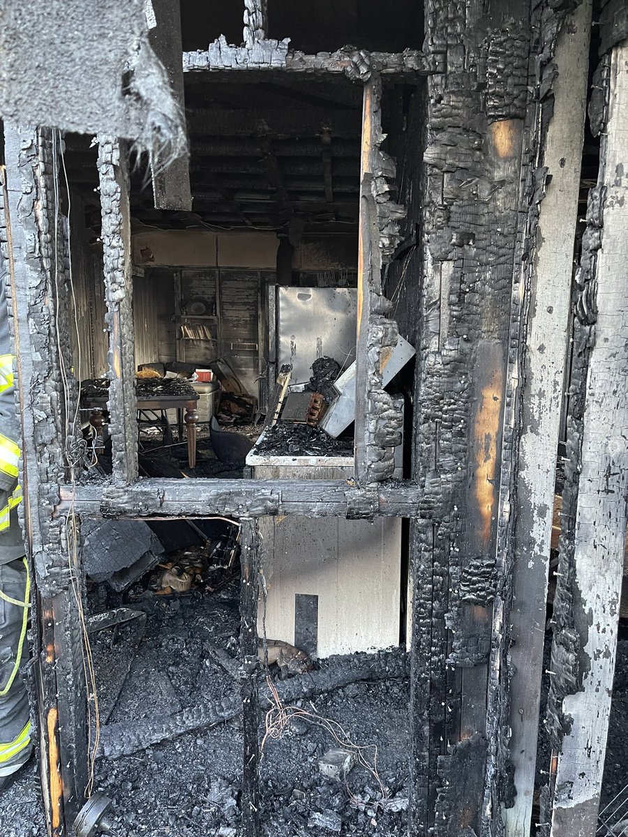 PortlandFD's tweet image. The PFD Fire Investigation Team has determined the cause of last evenings All Hands fire on Peaks Island: Accidental. There were no injuries to civilians or firefighters.