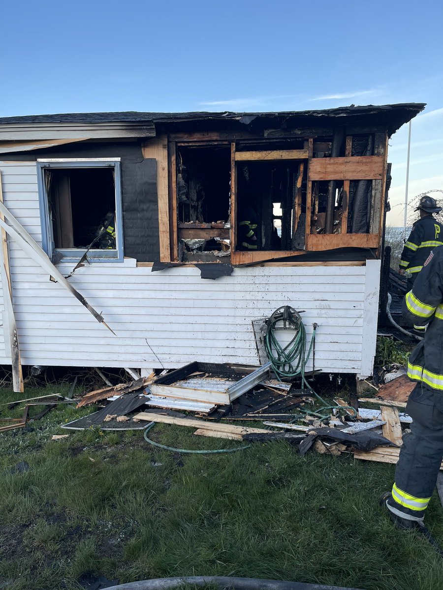 PortlandFD's tweet image. The PFD Fire Investigation Team has determined the cause of last evenings All Hands fire on Peaks Island: Accidental. There were no injuries to civilians or firefighters.