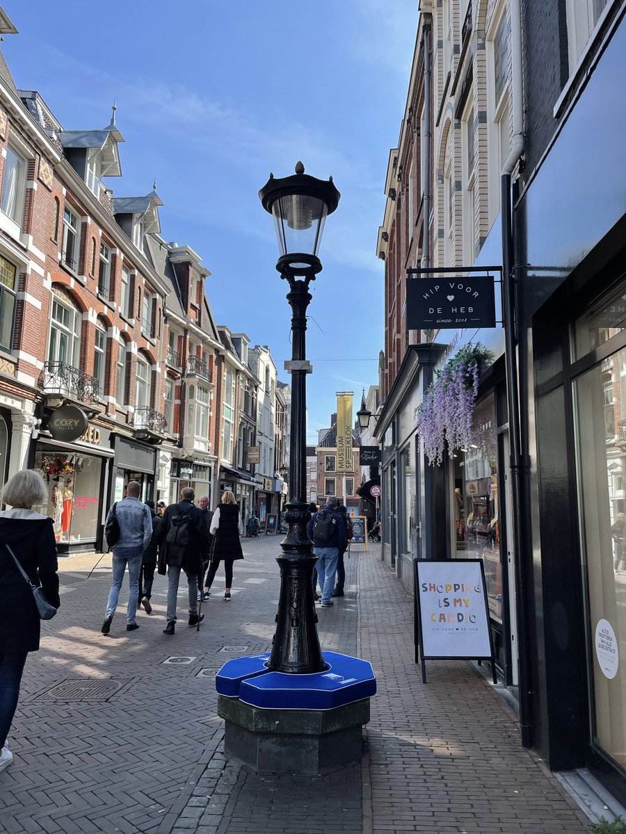 freight_matters's tweet photo. The opposite of hostile architecture! The center of Utrecht has placed cushions on some of it’s seating. How inviting for pedestrians. https://t.co/GkL1WcBDFZ