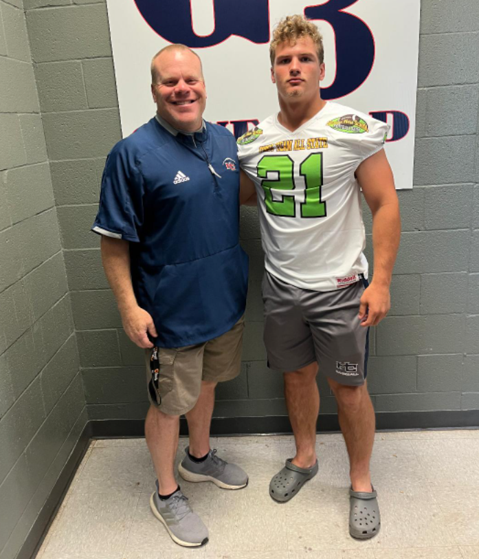 Congrats to Haralson County RB/LB <a href="/ClayHyatt1/">Clay Hyatt</a>, recipient of his GHSF Daily All-State jersey courtesy of Riddell. Hyatt's 2021 numbers: 2,154 yards rushing 34 TD; 857 yards passing, 14 TD; 138 tackles, 14 sacks. Pictured w/ coach Scott Peavey.

<a href="/UWGFootball/">West Georgia Football</a>, <a href="/RiddellCPGraham/">Chris Graham</a>