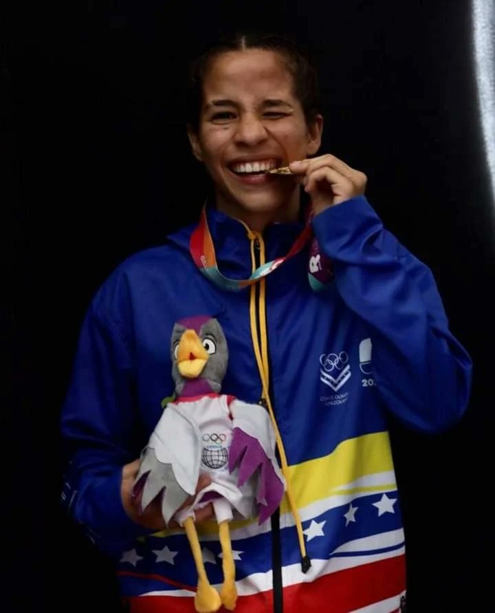 JovenDelBarrio's tweet photo. 🇻🇪 🥊 Desde el  Movimiento Jóvenes del Barrio felicitamos a nuestra Medallista de Oro, quien representó a Venezuela, a la Escuela de Boxeo Gregory Canelón y al Movimiento Jóvenes del Barrio en los Juegos Suramericanos de la Juventud en Argentina, Alondra Brito. Merecido premio 🥇 https://t.co/XdBIhI1Nfv