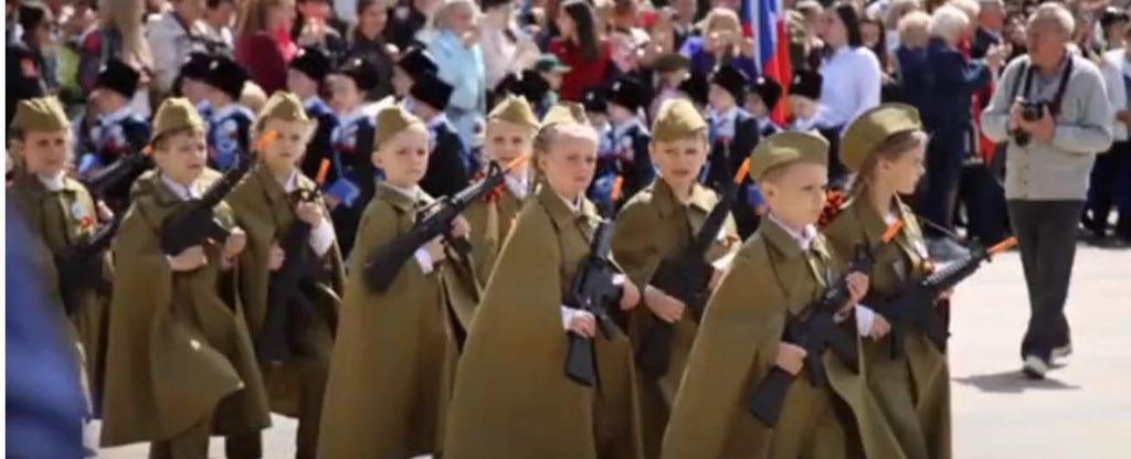 lesiavasylenko's tweet photo. 9 May in #Russia is about militarisation of society. children are dressed up as soldiers of an army that is no more. Future generations are poisoned by fake myths. And war is normalized in the collective conscious of millions https://t.co/ixSxsuIFs6