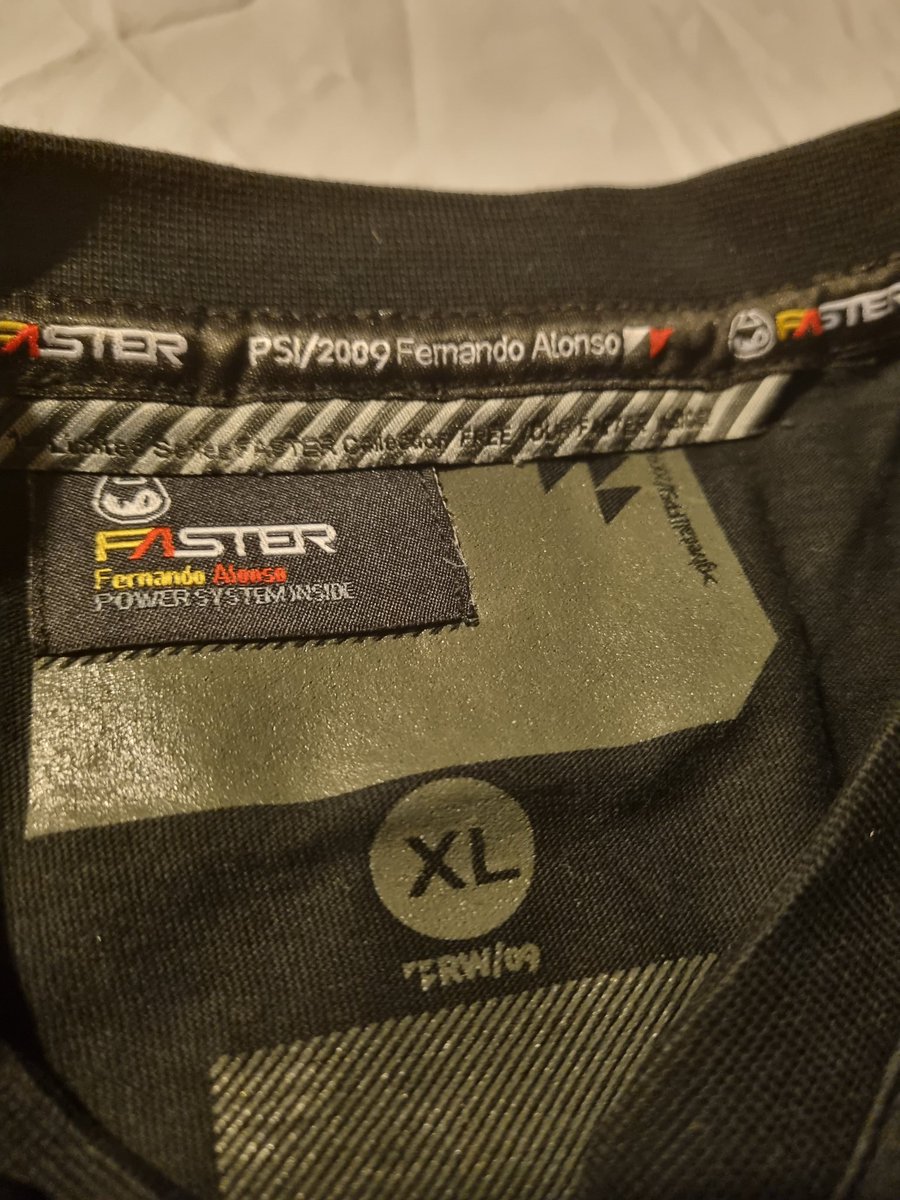 oiimfoive's tweet photo. I'm selling my Fernando Alonso Faster limited edition Tshirt and bracelet. Never worn and in good condition. Only box is damaged. Dm me if interested.

#fernandoalonso #formula1 #wts https://t.co/Tz6gQA0xAM