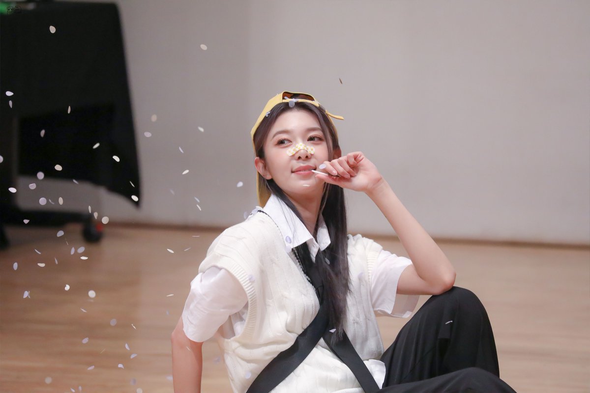 imwithYOOh's tweet photo. 220508 마지막 대면 팬사인

Beauty Full🫶🏻

#드림캐쳐 #다미
#Dreamcatcher #DAMI
@hf_dreamcatcher https://t.co/fFCBvVwmn2