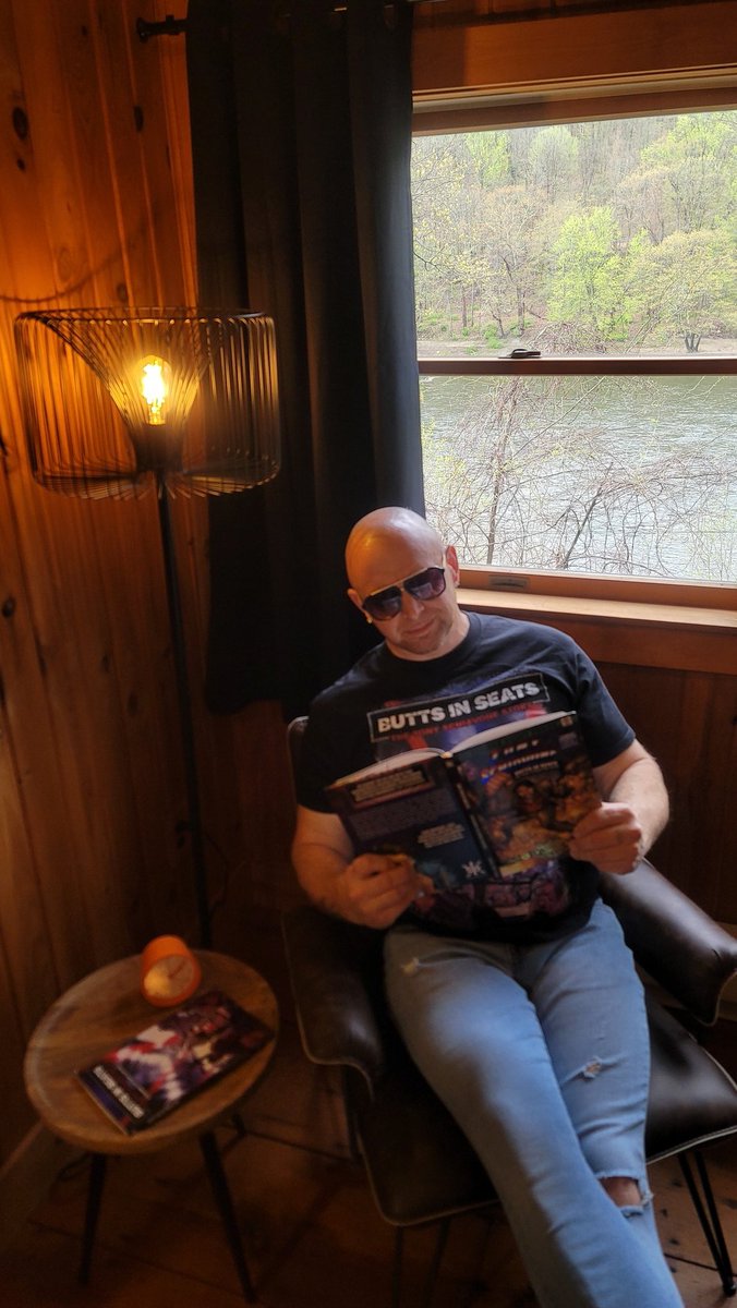 Badmoneyslim's tweet photo. Got to catch up on some light reading this weekend. From the amazing illustrations of @tonyschiavone24's life to the forward by @HeyHeyItsConrad, I absolutely loved "Butts in Seats" from beginning to end. You're gonna wanna go out of your way to check this out, TRUST ME... https://t.co/pzLMSajB1i