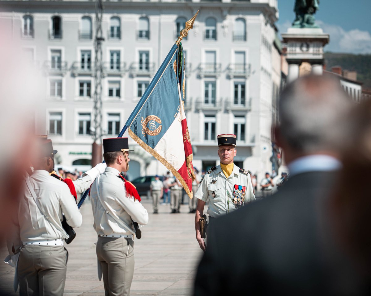 92e_RI's tweet photo. #8Mai 🇫🇷 À nos morts, pour la France, au service de la Nation et au service de la République.

#EnLeurSouvenir https://t.co/cHOYdtzucR