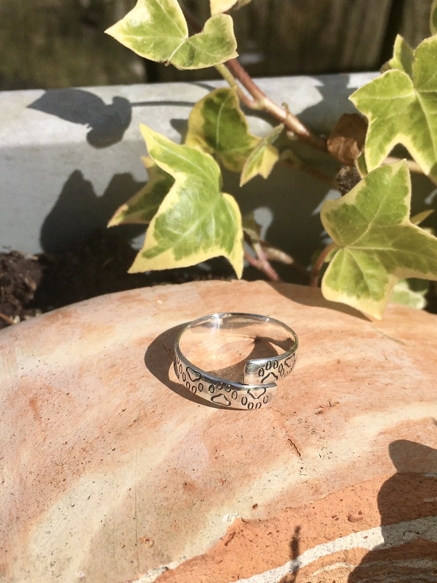 cwilkinson63's tweet photo. Open silver rings made to order. Paw print design.
@cwilkinson63 
#cacreations #lovesilver #madetomeasure https://t.co/gbTKOUZEOn