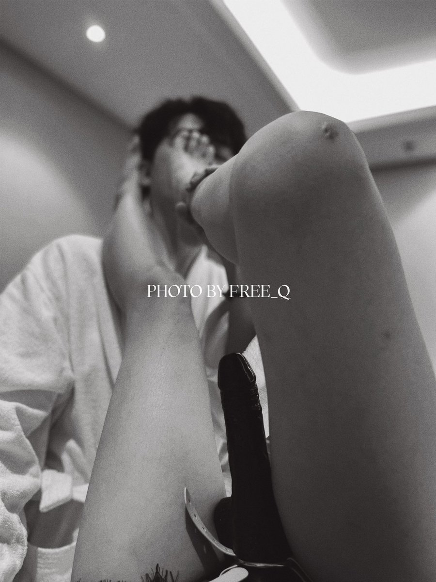 FREEQ_S's tweet photo. 虽然是虚假营业 但是最近很高产
#女s #女攻 #女A男O https://t.co/w1M6J7IR9r