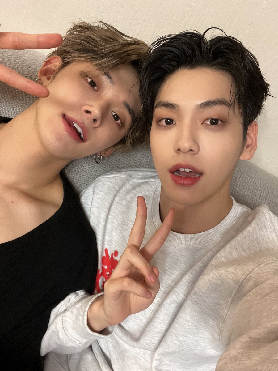 YEONBIN SELCA IM SCREAMING