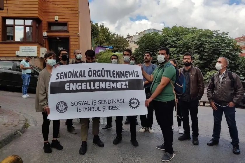 Mavi Kalem patronunun Sosyal-İş'in yetkisine yaptığı itiraz mahkeme tarafından reddedildi. Mavi Kalem'de Sosyal-İş resmen yetkili sendika oldu. 

İşçilerin fiili eylem süreçleriyle birlikte işe iade davaları da mutlaka kazanılacaktır. Mücadele eden işçilere (<a href="/IsciMavi/">Mavi Kalem İşçi Dayanışması</a>)selam olsun