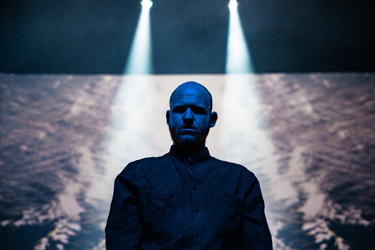 roadburnfest's tweet image. Roadburn 2022: Through the Lens of Peter Troest.

@petertroest's natural talent for distilling a performance into one image, a moment in time – immortalised in photo form – is something truly special. 

View more here:
roadburn.com/roadburn-2022-…