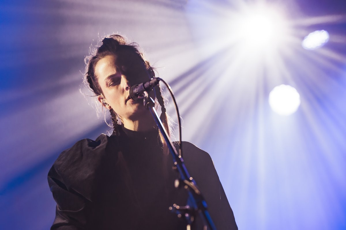 roadburnfest's tweet image. Roadburn 2022: Through the Lens of Peter Troest.

@petertroest's natural talent for distilling a performance into one image, a moment in time – immortalised in photo form – is something truly special. 

View more here:
roadburn.com/roadburn-2022-…