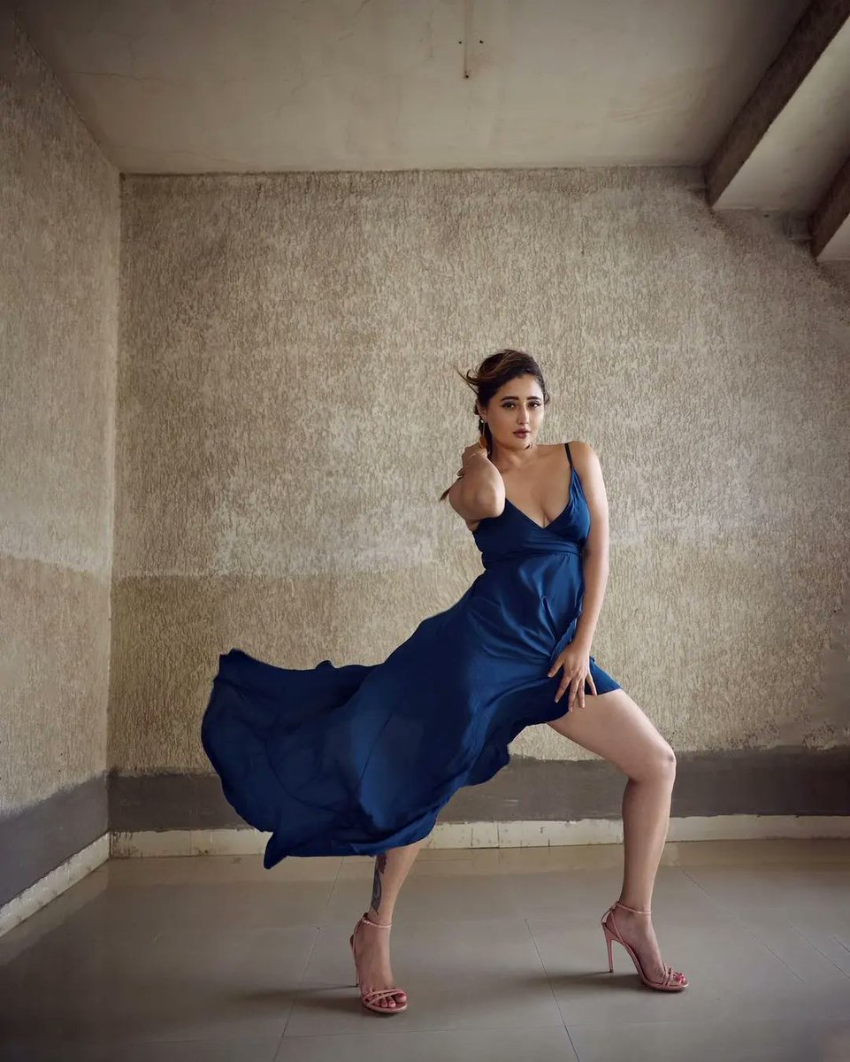 WeSpotYou's tweet photo. Classic Blue 💙
@imrashamidesai
#rashmidesai #wespotyou #wespotyoubollywood #classicblue #fashionlover #fashionstyle #bollywoodbeauty #bollywoodstyle #naggin #colurstv #maharashtra #fashiongram https://t.co/HxinQ0XtuW