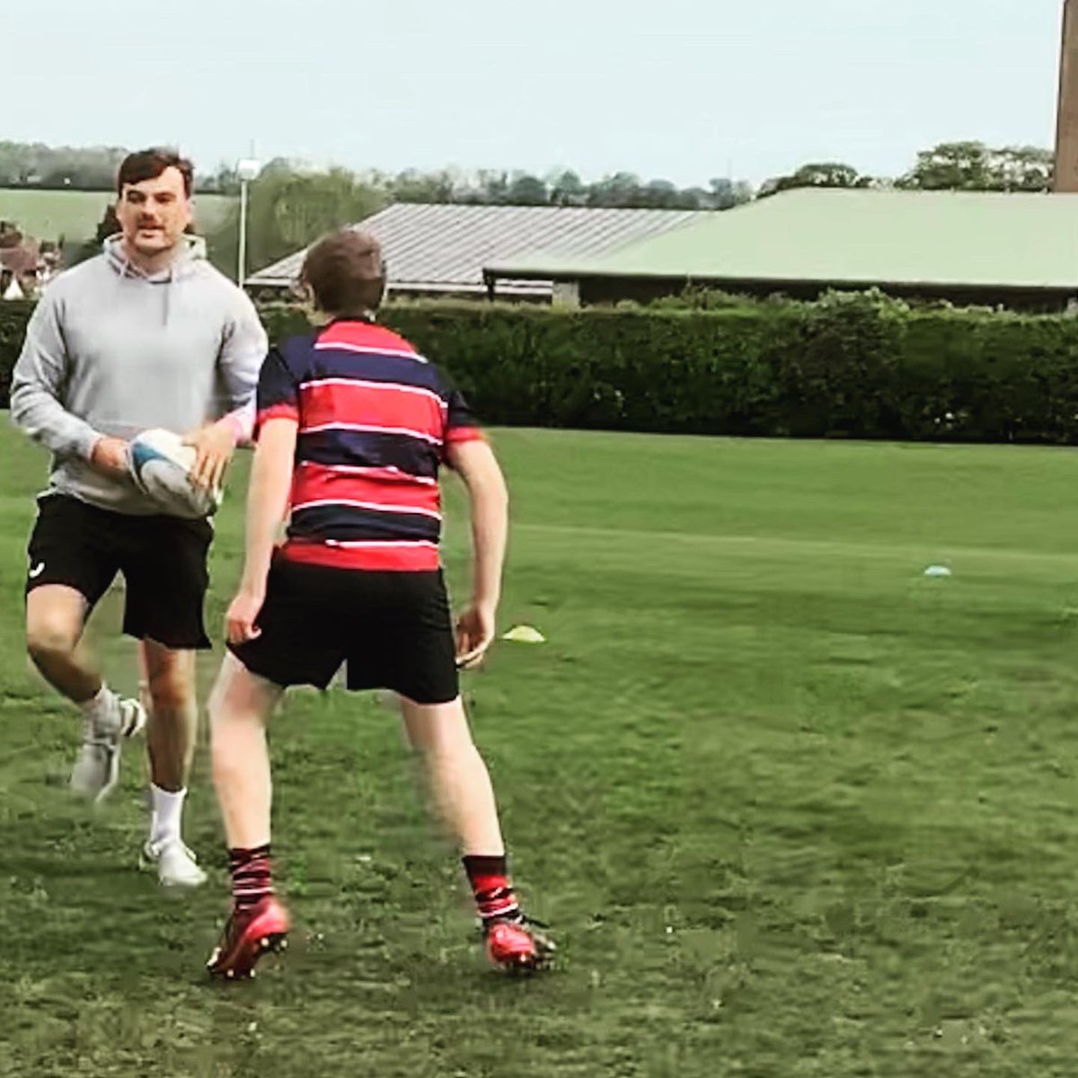 MintridgeFDN's tweet photo. “Throw yourself into all that you can &amp; get out of your comfort zone!” 

Powerful messages around balance &amp; ignoring the NOISE from @GeorgeFurbank today at @Stamford_Sport. 

Presentations &amp; Rugby - the perfect start to our #28NotOut #MentalHealthAwarenessWeek Roadshow #ForMaxy. https://t.co/DdH1St98aY