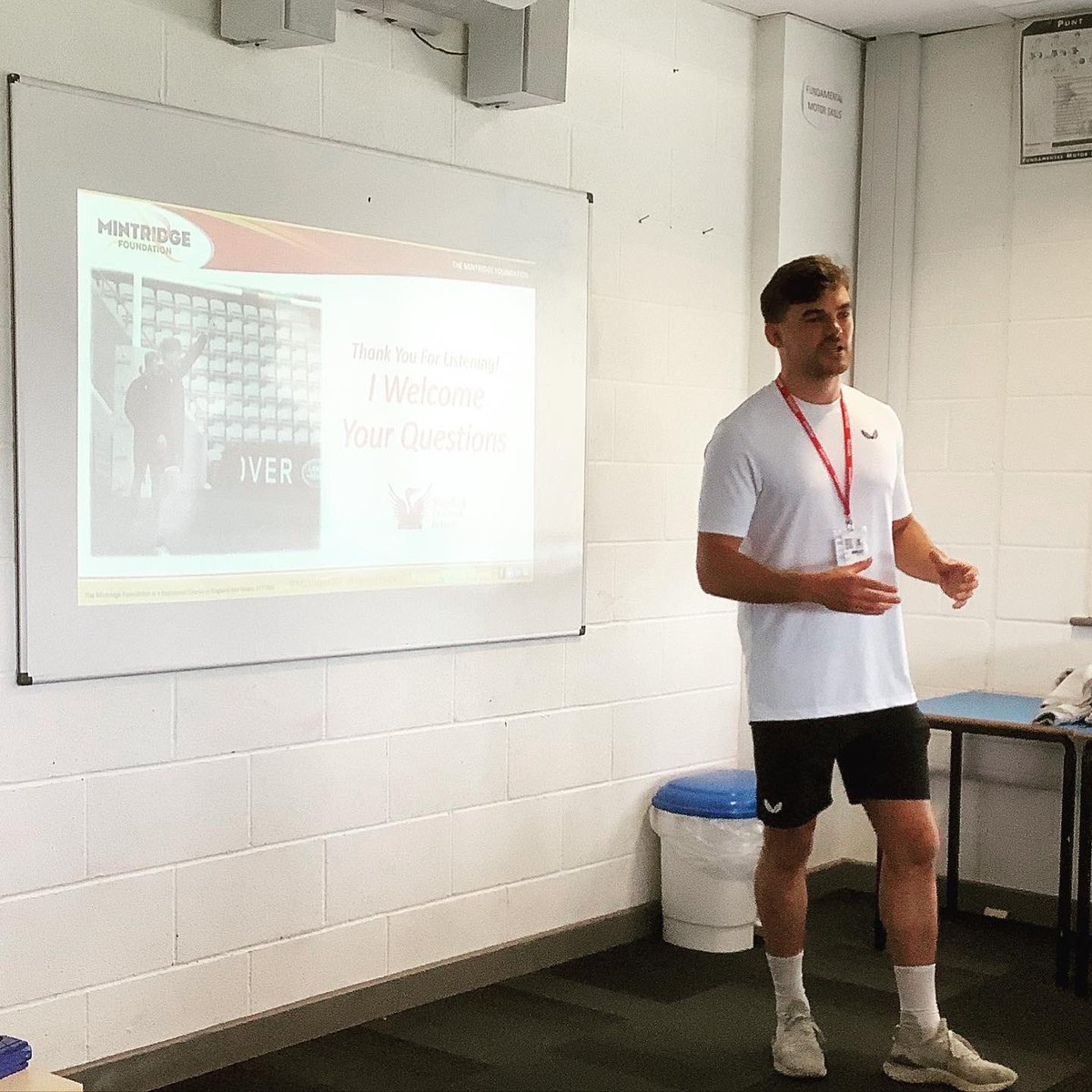 MintridgeFDN's tweet photo. “Throw yourself into all that you can &amp; get out of your comfort zone!” 

Powerful messages around balance &amp; ignoring the NOISE from @GeorgeFurbank today at @Stamford_Sport. 

Presentations &amp; Rugby - the perfect start to our #28NotOut #MentalHealthAwarenessWeek Roadshow #ForMaxy. https://t.co/DdH1St98aY