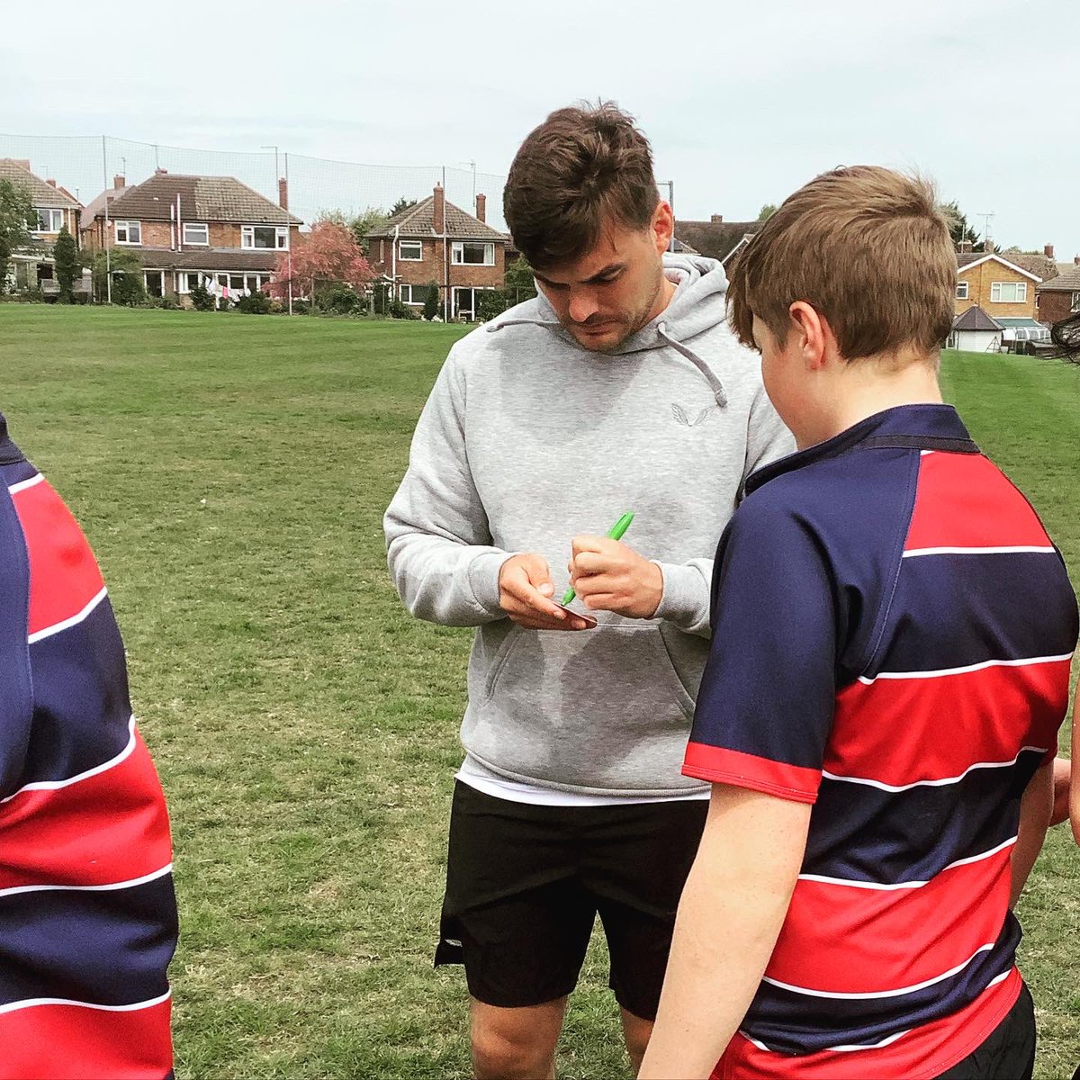 MintridgeFDN's tweet photo. “Throw yourself into all that you can &amp; get out of your comfort zone!” 

Powerful messages around balance &amp; ignoring the NOISE from @GeorgeFurbank today at @Stamford_Sport. 

Presentations &amp; Rugby - the perfect start to our #28NotOut #MentalHealthAwarenessWeek Roadshow #ForMaxy. https://t.co/DdH1St98aY