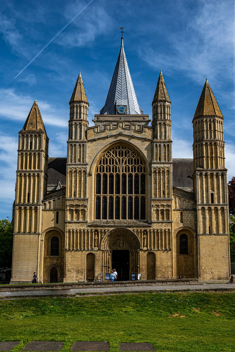 Rochester Cathedral in the heart of the historic town on a gorgeous sunny afternoon

#visitkent #visitrochester #nikonphotography #photography #nikond5600 #nikon #lightroom #amaturephotography #daytrip #phototrip #kentphotographer #kentphotostories @KentPStories