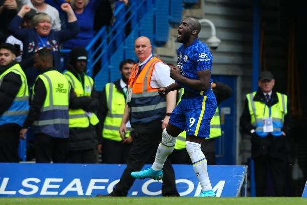 CFCChronicle's tweet image. Romelu Lukaku's second goal against Wolves was the first time he's scored from outside of the box for #Chelsea 📦

#CFC