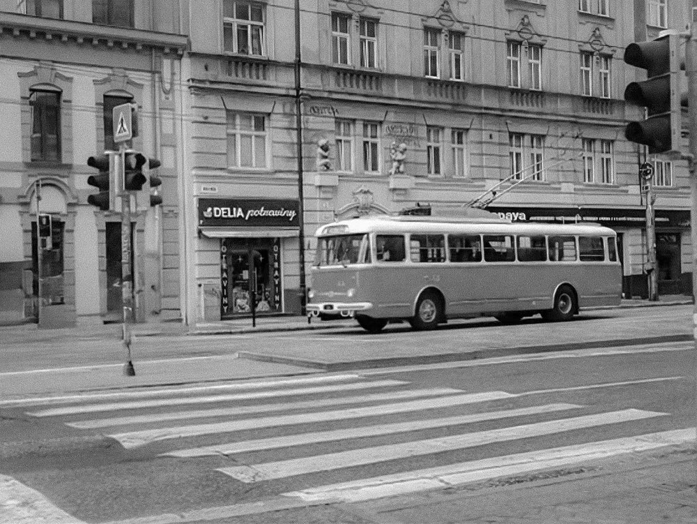 SiteSpotting's tweet photo. 🚎Name: #skoda #9tr
🏳️ Country of service: #slovakia 🇸🇰
🌆City of service: #bratislava
CHECK IT ON: https://t.co/oKGKjMTtJG
#publictransport #trolleybus #travel #travelphotography #spottingsite #trolleybusspotting #instatrolley #busphotography #тролебус #electrictransport https://t.co/gj1AV8sfob